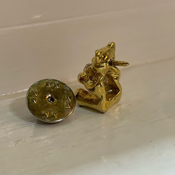 VINTAGE GOLD TONE BEAR HOLDING RHINESTONE HEART BROOCH PIN - Picture 3 of 8